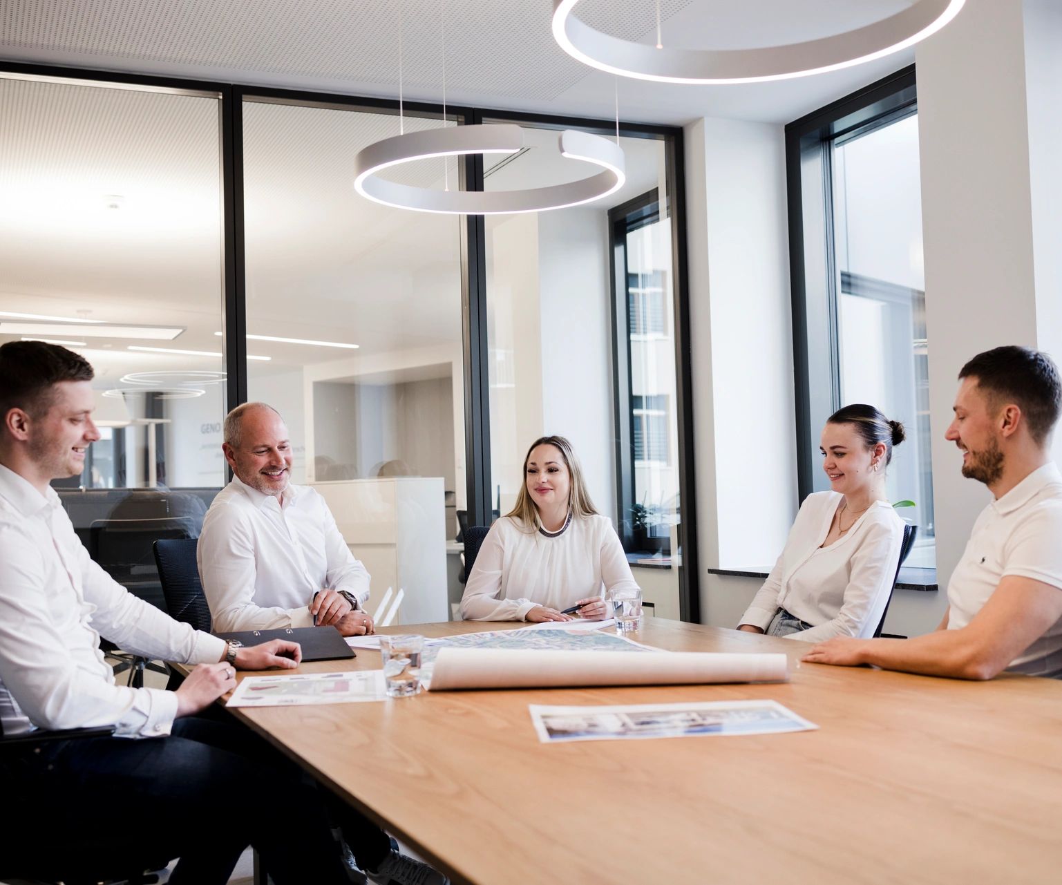 Austausch eines Projektteams von GENO Immobilien am Konferenztisch